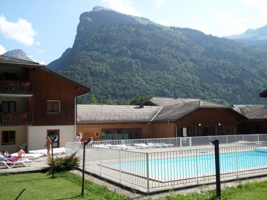 vue sur le Criou depuis la piscine extérieure